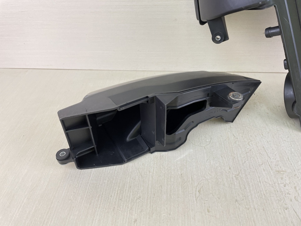 2005 Suzuki 90 115 140 HP 4 Stroke Outboard Air Intake Silencer Assembly 13810-90J01