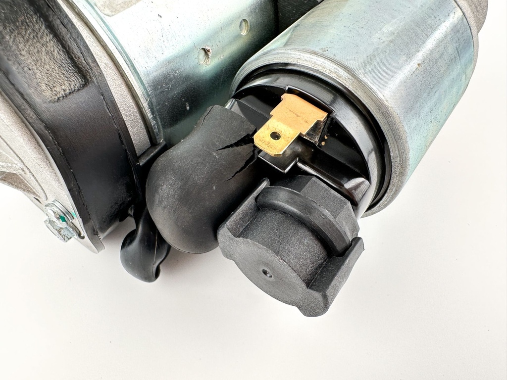 2007 Suzuki 175 HP 4 Stroke Outboard Starter Motor 31100-96J02 OEM