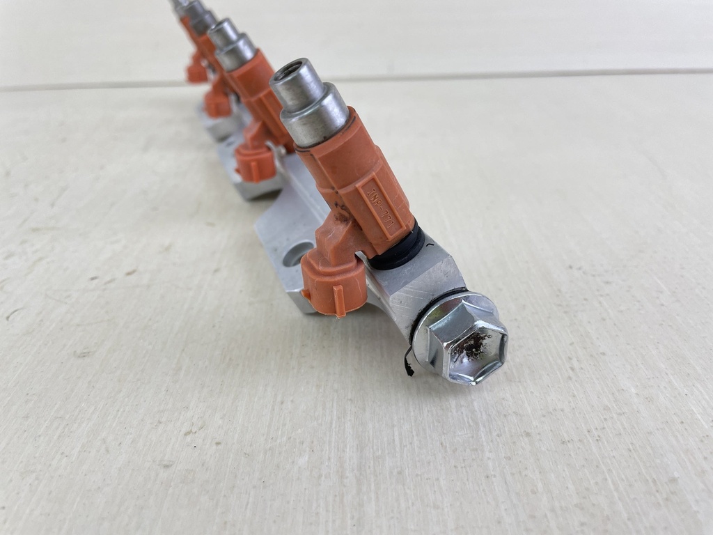 2005 Suzuki 140HP 4 Stroke Outboard Fuel Injector Set With Pipe 15751-90J03