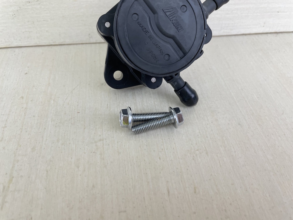 2005 Suzuki 140HP 4 Stroke Outboard Fuel Pump Assembly 15100-90J11