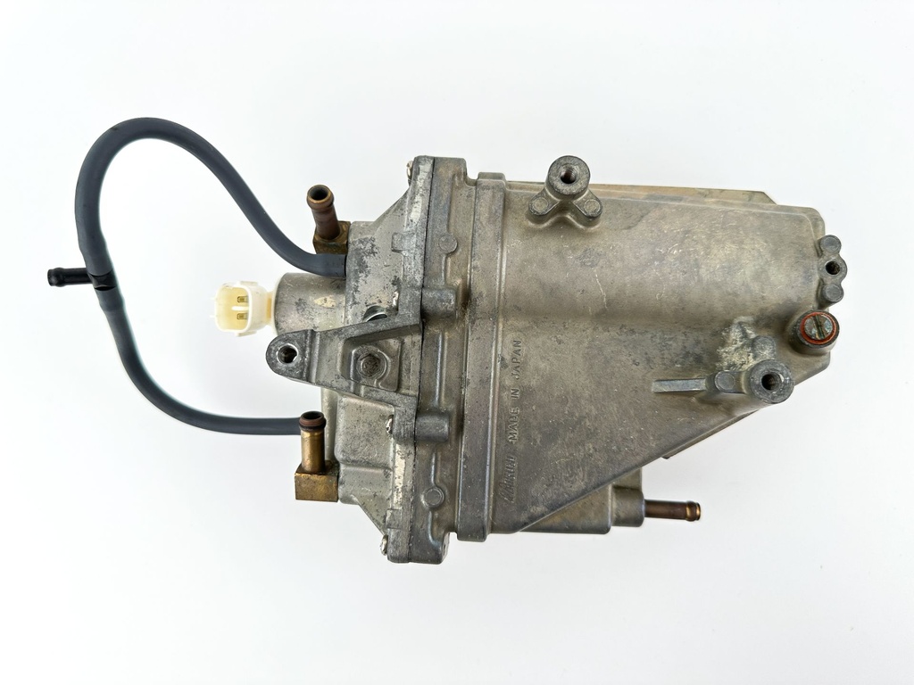 2002 Yamaha 115 HP 4 Stroke Outboard VST Float Chamber Assembly 68V-14180-01-00 OEM