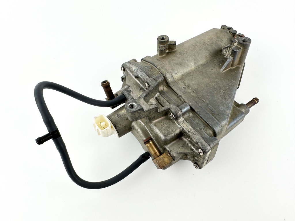 2002 Yamaha 115 HP 4 Stroke Outboard VST Float Chamber Assembly 68V-14180-01-00 OEM