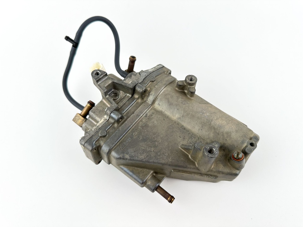 2002 Yamaha 115 HP 4 Stroke Outboard VST Float Chamber Assembly 68V-14180-01-00 OEM