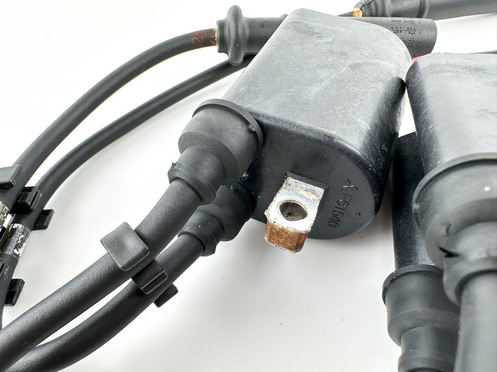 2002 Yamaha 115 HP 4 Stroke Outboard Ignition Coil Set 68V-82310-00-00 OEM