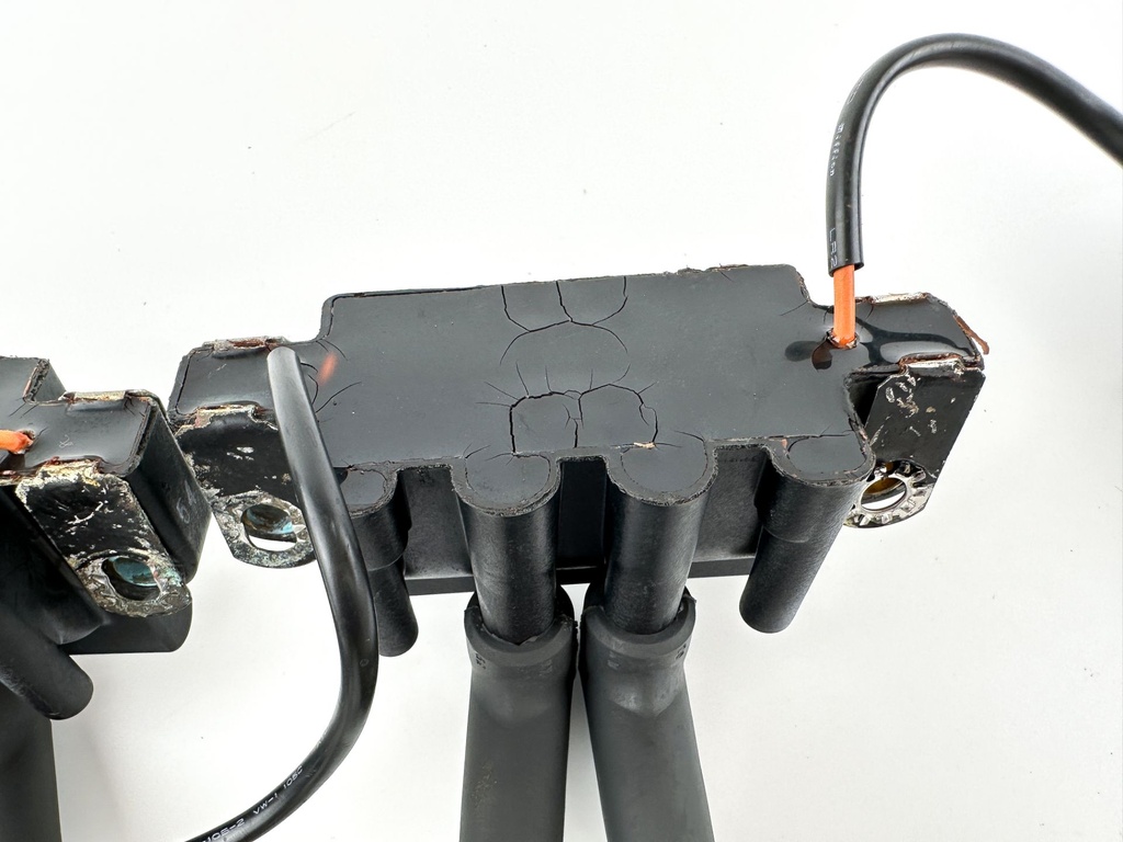 2005 Evinrude 200 HP 2 Stroke Outboard Ignition Coil Set 0586854 OEM