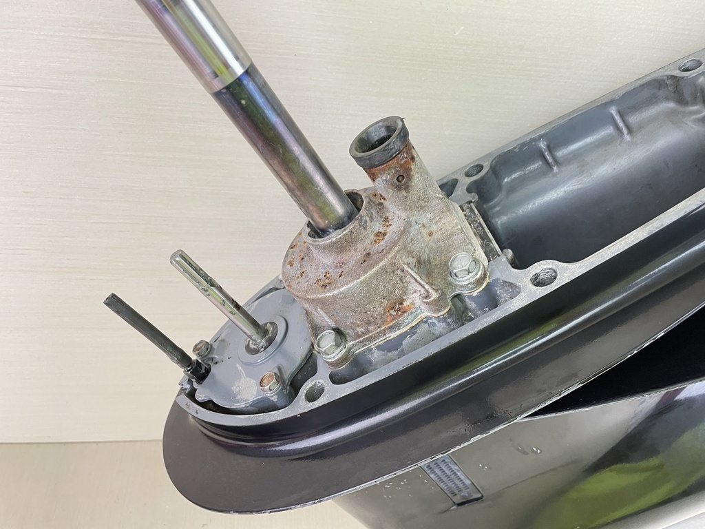 2002-2011 Suzuki 140 HP 4 Stroke Outboard 25" Lower Unit Gear Case RH New Seals