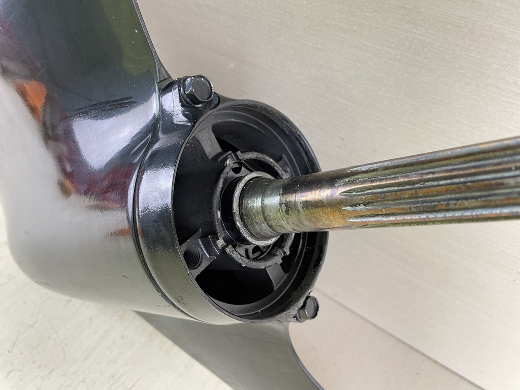 2002-2011 Suzuki 140 HP 4 Stroke Outboard 25" Lower Unit Gear Case RH New Seals