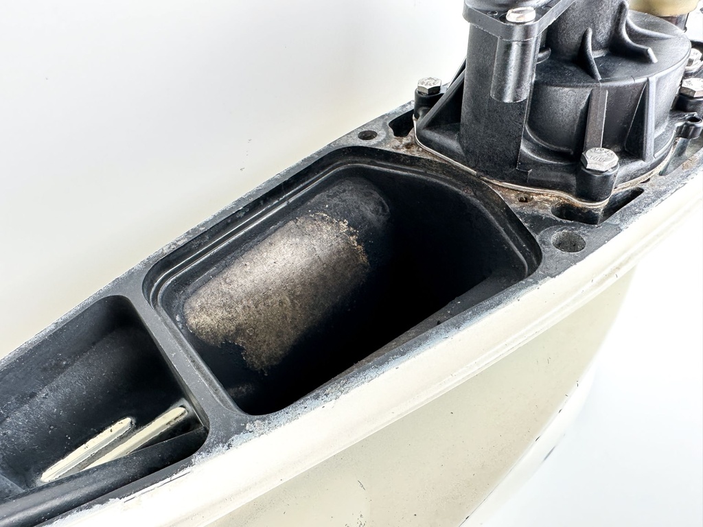 2001 Evinrude 115HP 2 Stroke 25" XL Outboard Lower Unit Gear Case 0439982