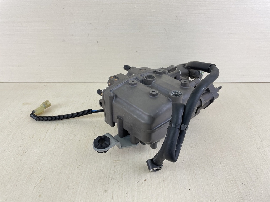 2000 Honda 130HP 4 Stroke Outboard VST Fuel Pump Unit 06167-ZW5-305