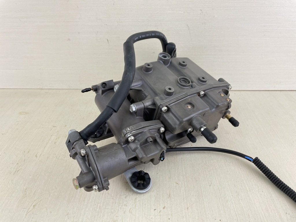 2000 Honda 130HP 4 Stroke Outboard VST Fuel Pump Unit 06167-ZW5-305