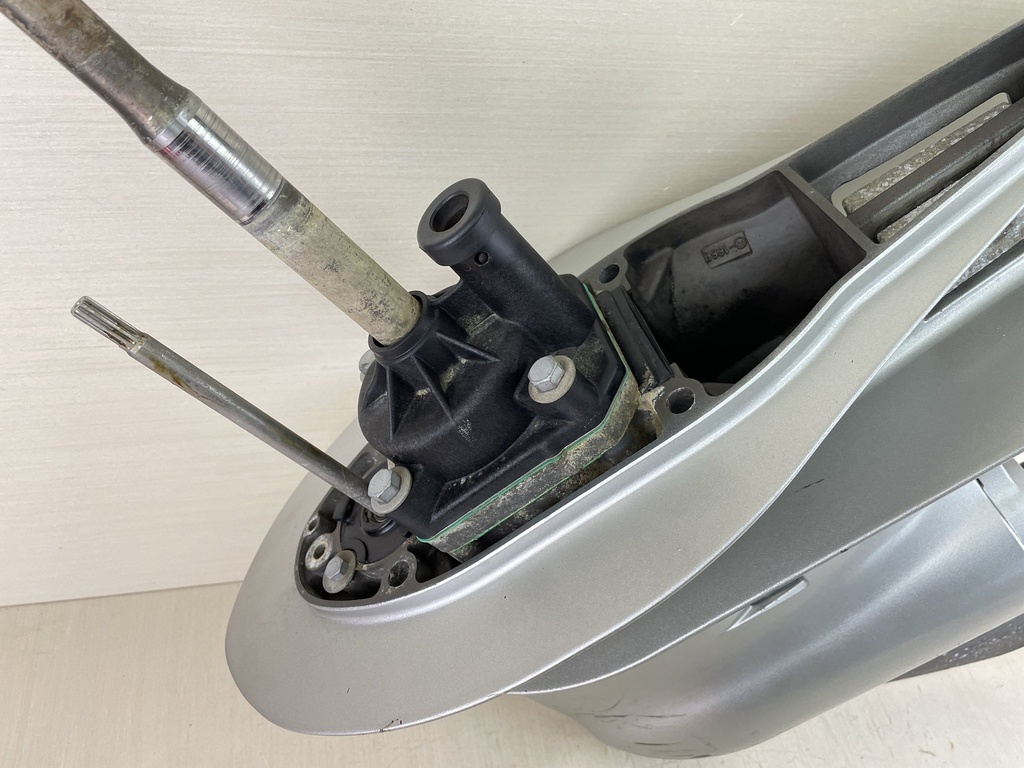 2000 Honda 115 130 HP 4 Stroke Outboard 25" Lower Unit Gear Case RH 41100-ZW5-810ZA