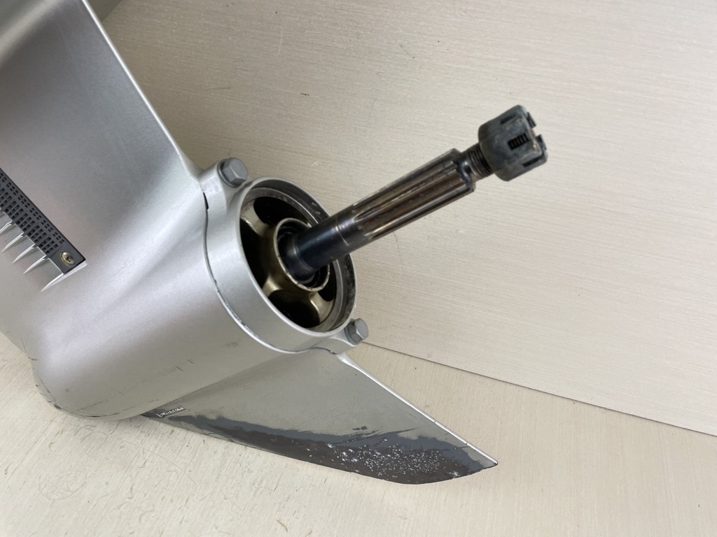 2000 Honda 115 130 HP 4 Stroke Outboard 25" Lower Unit Gear Case RH 41100-ZW5-810ZA