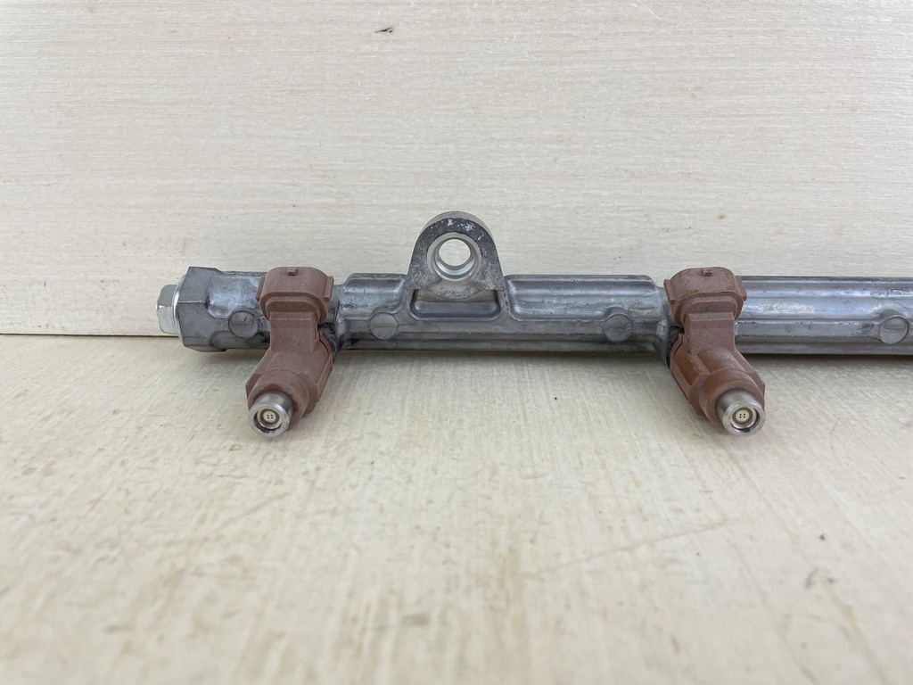 2006 Suzuki DF150 150HP 4 Stroke Outboard Fuel Injector Set & Rail 15710-96J00