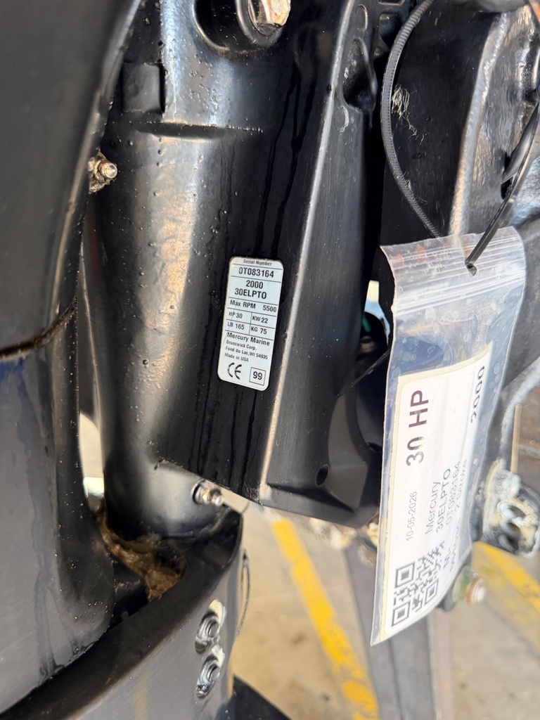 2000 Mercury 30 HP 2 Stroke Outboard Engine With 20" Shaft - Long
