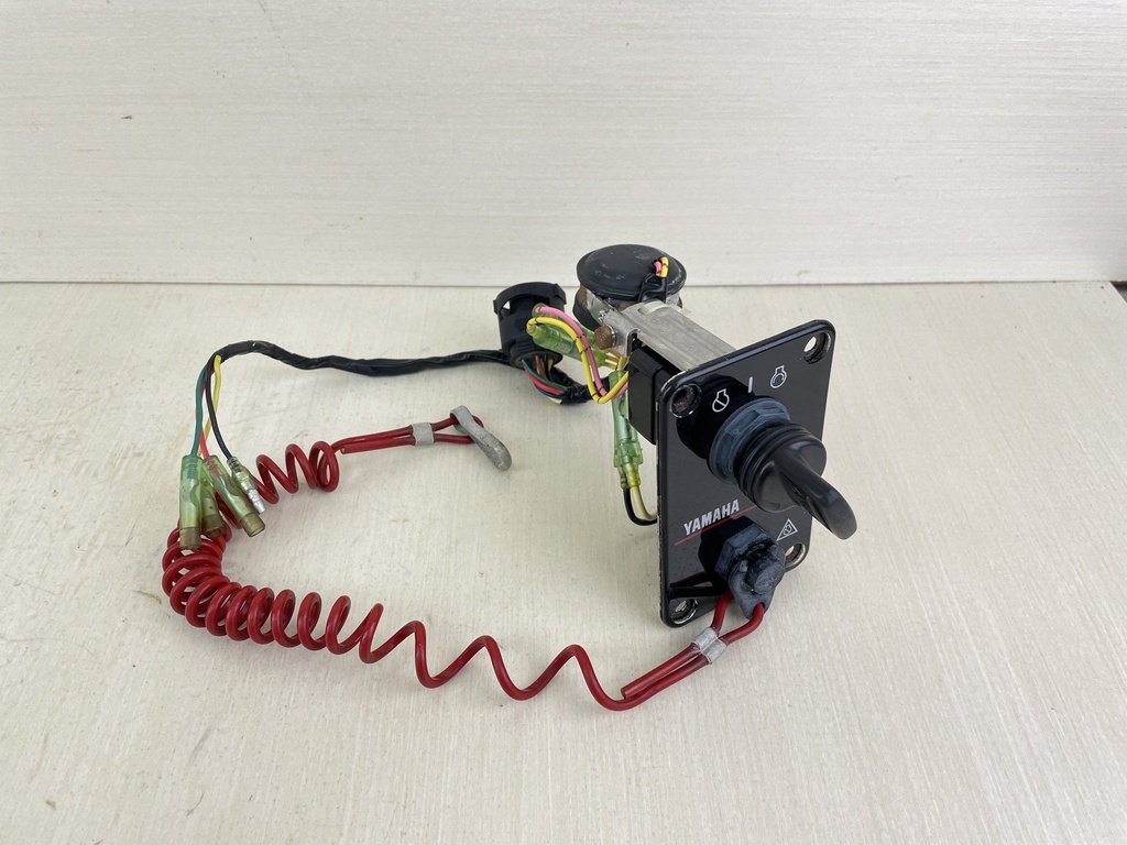 704-82570-13-00 Yamaha Single Engine Outboard Key Switch Assembly With Key - Good Condition