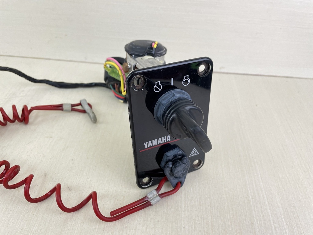 704-82570-13-00 Yamaha Single Engine Outboard Key Switch Assembly With Key - Good Condition