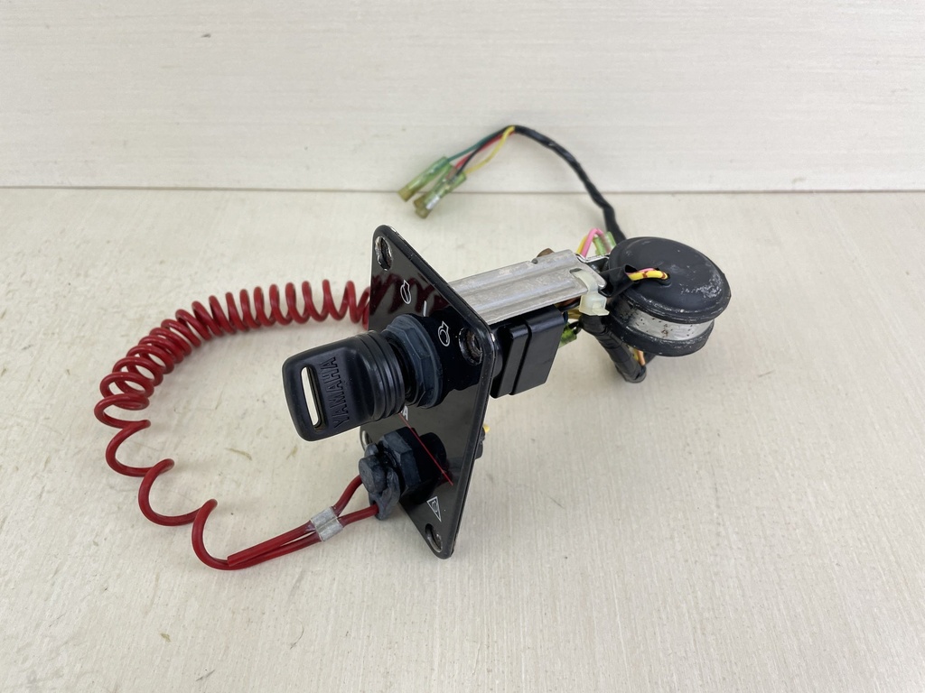 704-82570-13-00 Yamaha Single Engine Outboard Key Switch Assembly With Key - Good Condition