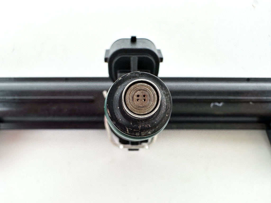 2012 Yamaha 250 HP 4 Stroke Outboard Fuel Injector Set W/ Rail 6AW-13761-00-00 OEM