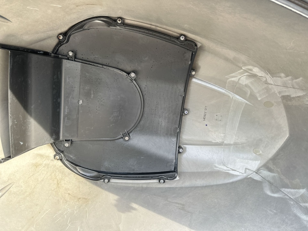 2014 Yamaha 300 HP 4 Stroke Outboard Top Cowling 6CE-42610-01-00 OEM
