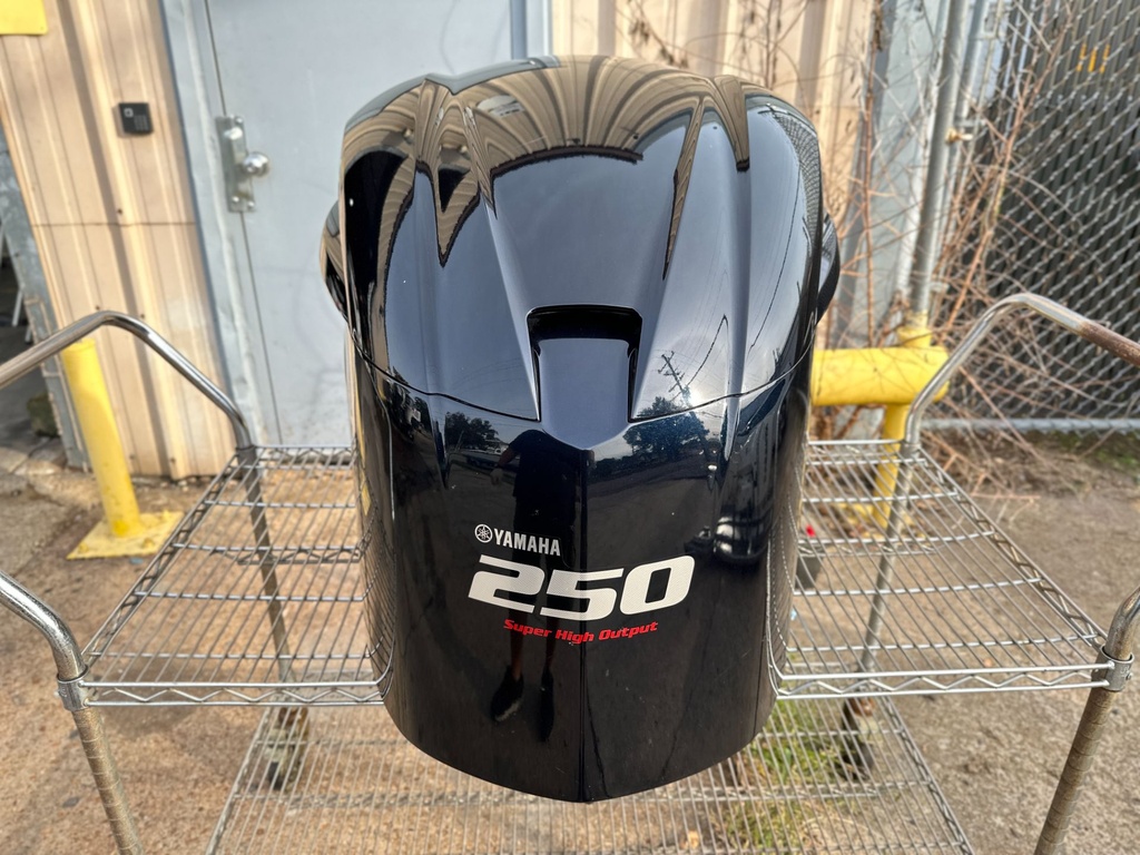 2012 Yamaha 250 HP 4 Stroke Outboard Top Cowling 6CB-42610-00-00 OEM
