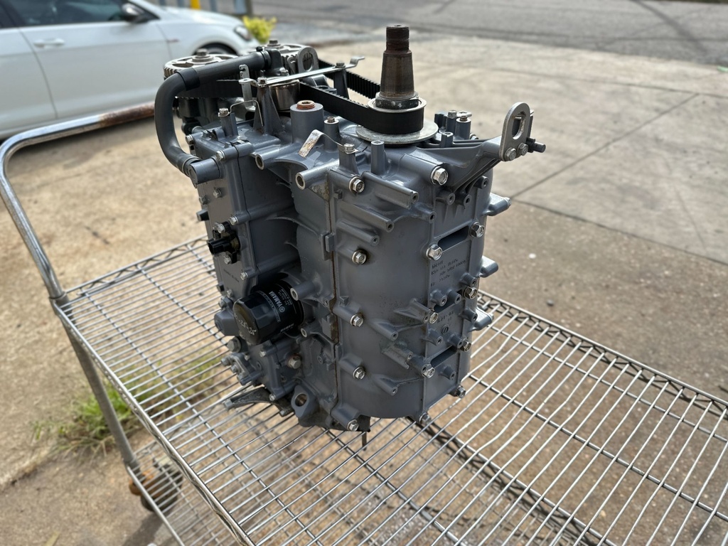 2002 Yamaha 115 HP 4 Stroke Outboard Powerhead 68V-W009B-03-1S OEM