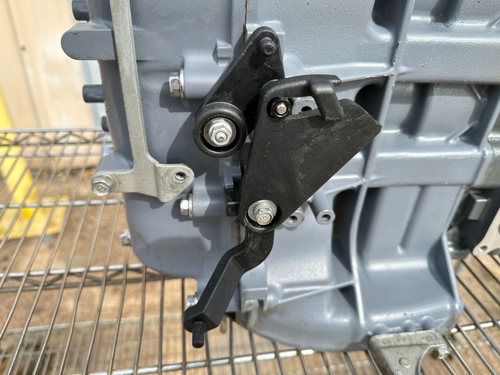 2002 Yamaha 115 HP 4 Stroke Outboard Powerhead 68V-W009B-03-1S OEM