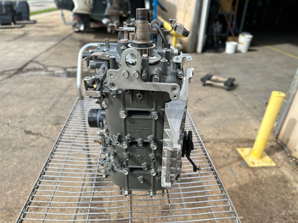 2013 Yamaha 115 HP 4 Stroke Outboard Crankcase Short Block Assembly 68V-W009B-13-9S OEM