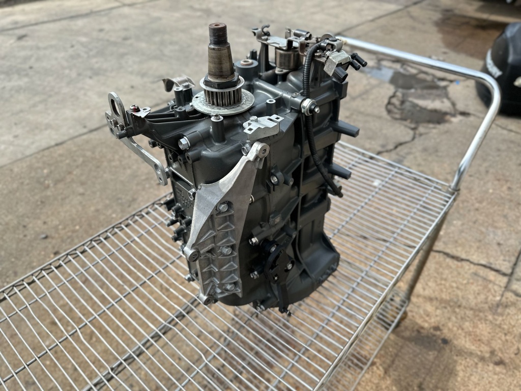 2013 Yamaha 115 HP 4 Stroke Outboard Crankcase Short Block Assembly 68V-W009B-13-9S OEM