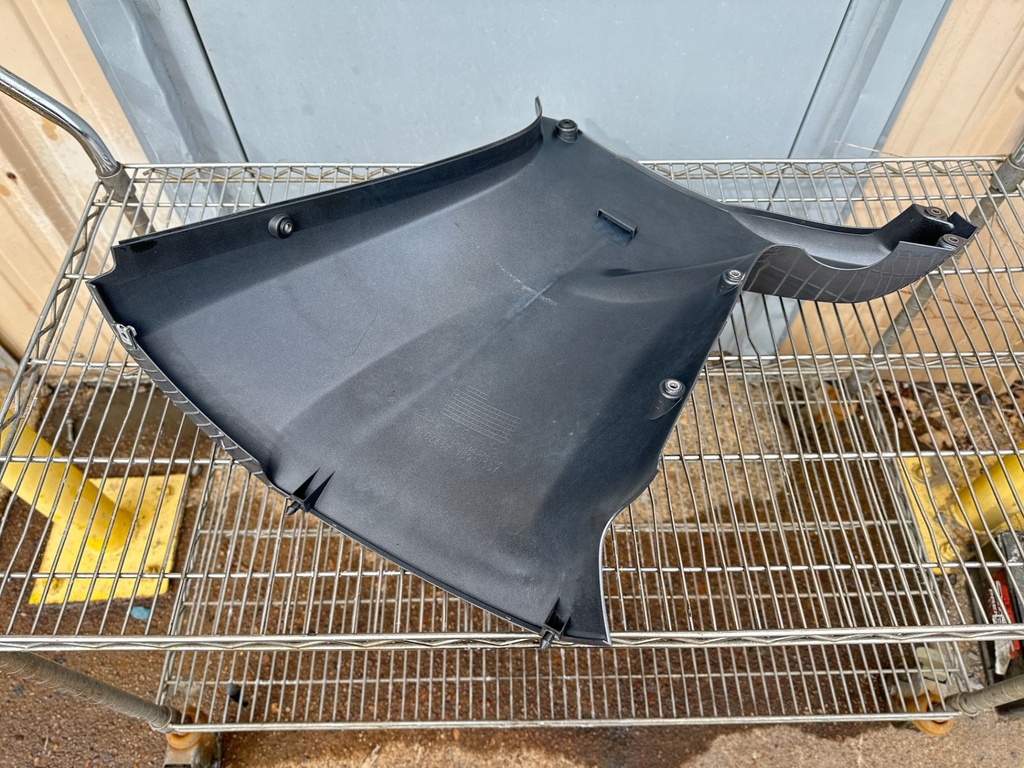 2014 Yamaha 200 HP 4 Stroke Outboard Lower Apron Cowling Starboard 6DA-42770-00-00 OEM