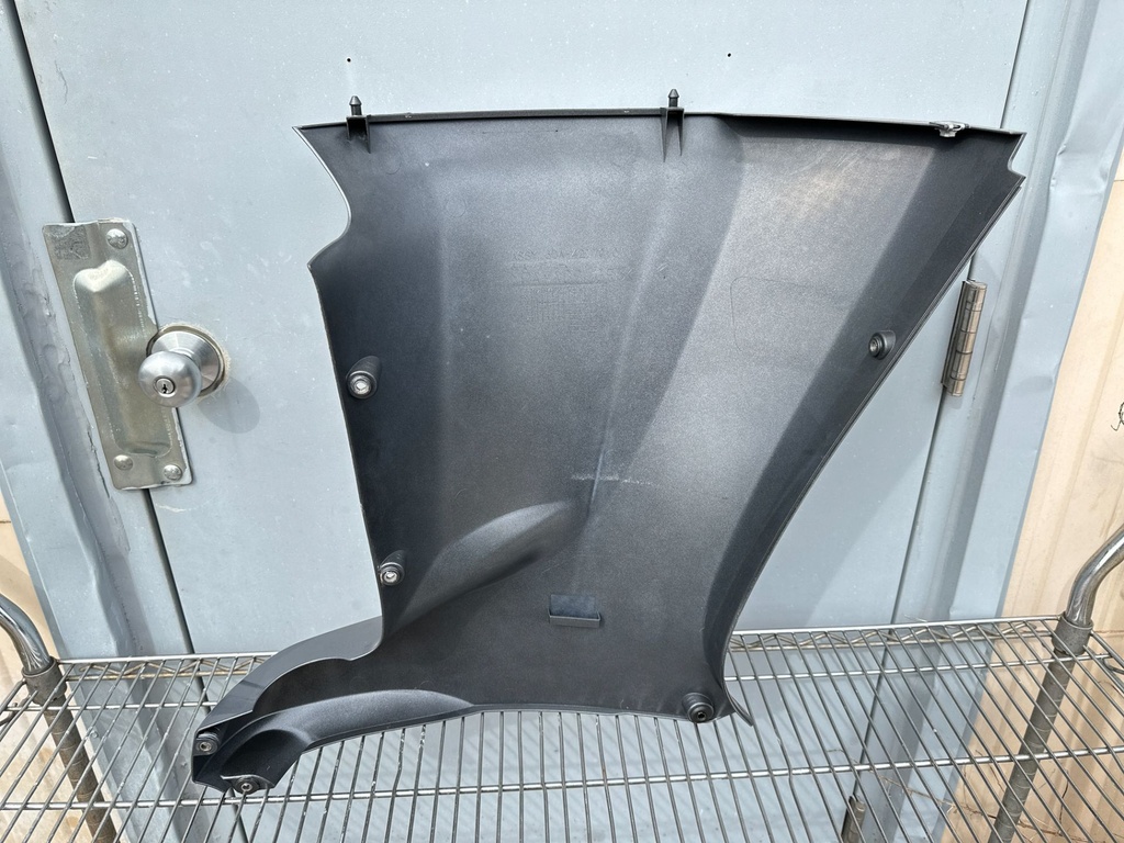 2014 Yamaha 200 HP 4 Stroke Outboard Lower Apron Cowling Starboard 6DA-42770-00-00 OEM