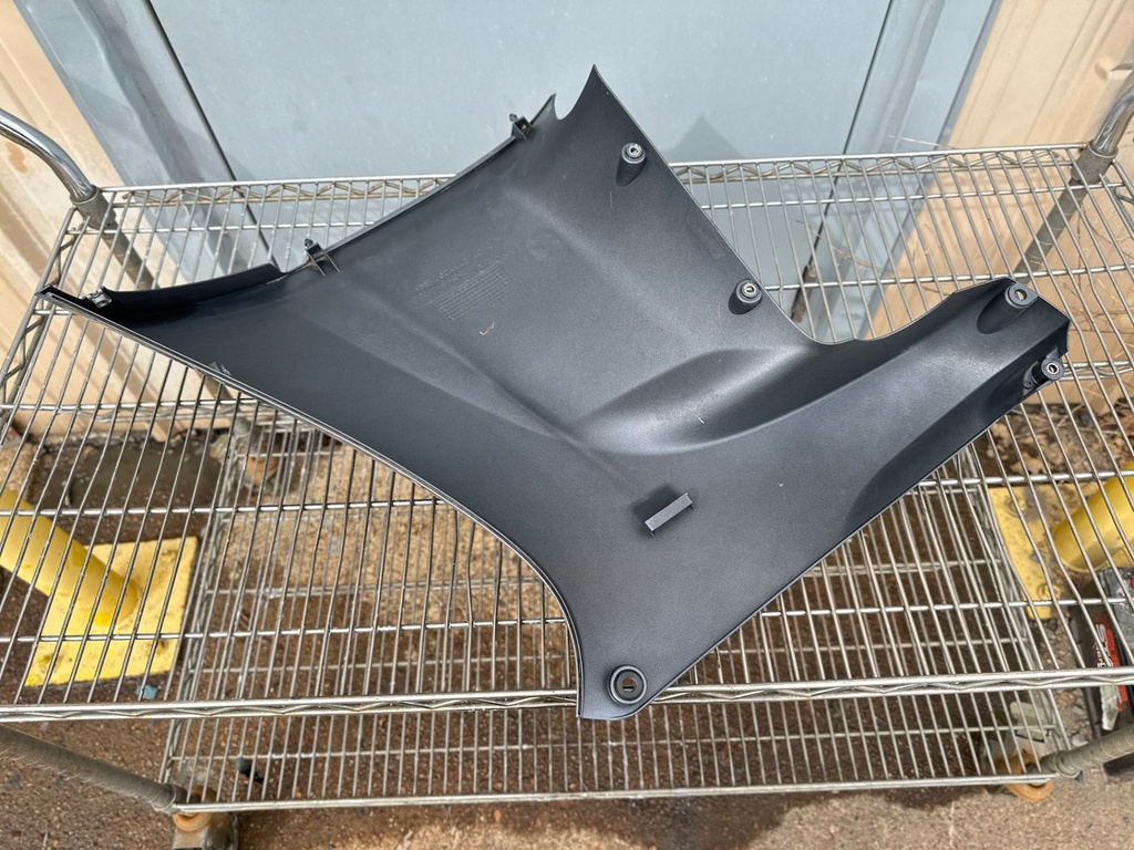 2014 Yamaha 200 HP 4 Stroke Outboard Lower Apron Cowling Port 6DA-42740-00-00 OEM