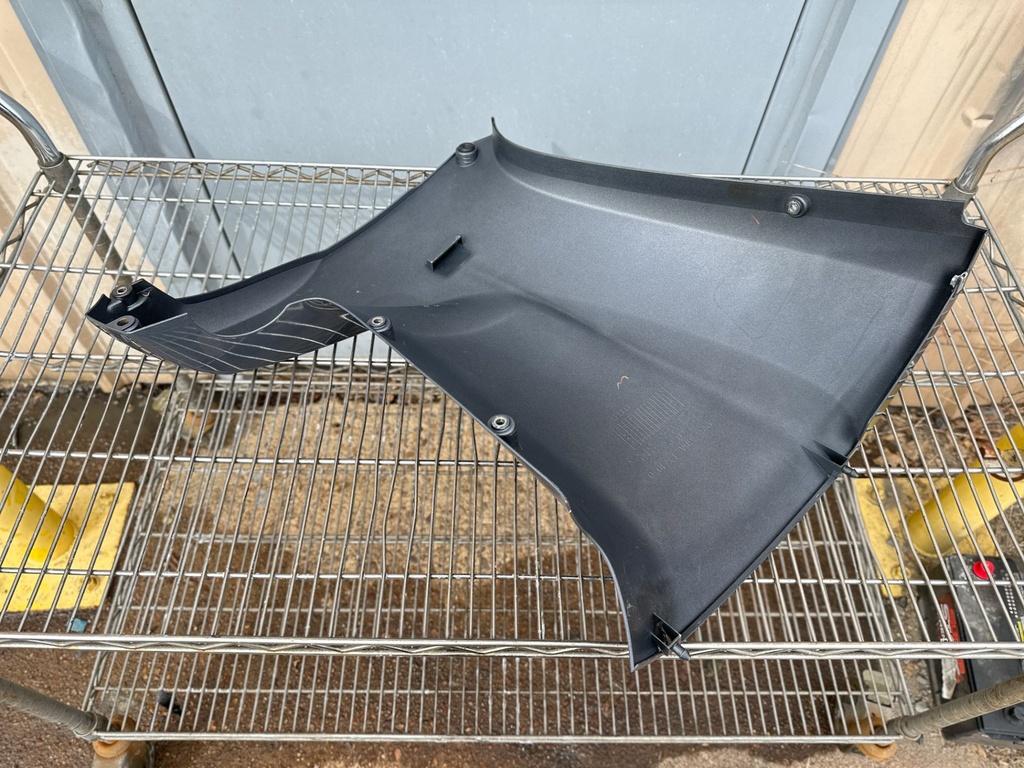 2014 Yamaha 200 HP 4 Stroke Outboard Lower Apron Cowling Port 6DA-42740-00-00 OEM