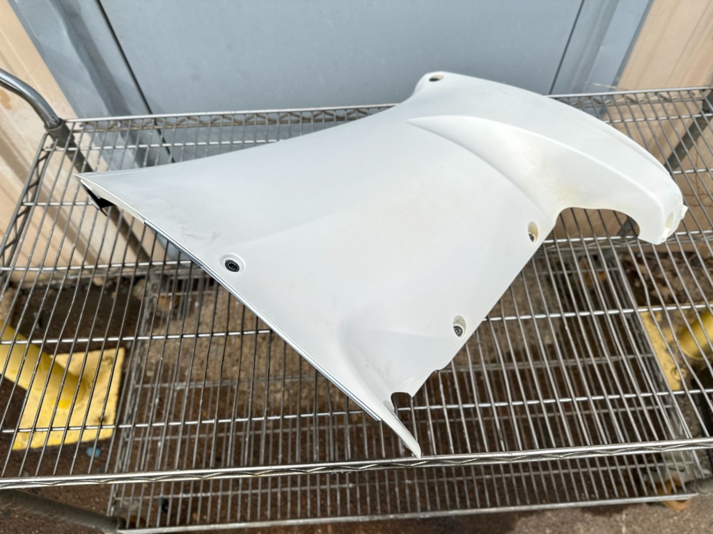2014 Yamaha 300 HP 4 Stroke Outboard Lower Apron Cowling Port 6CE-42741-01-8D OEM