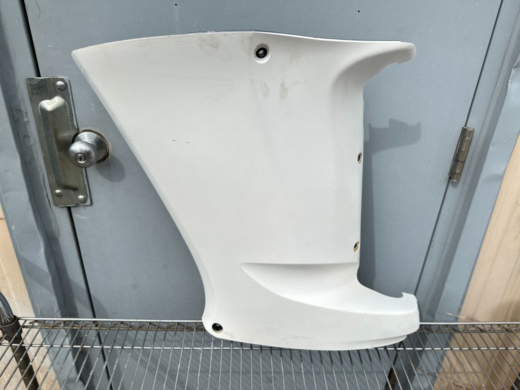 2014 Yamaha 300 HP 4 Stroke Outboard Lower Apron Cowling Starboard 6CE-42771-01-8D OEM