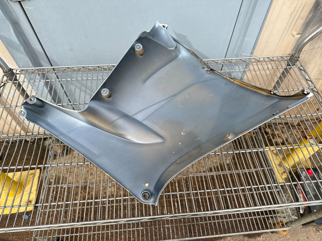2014 Yamaha 300 HP 4 Stroke Outboard Lower Apron Cowling Starboard 6CE-42771-01-8D OEM