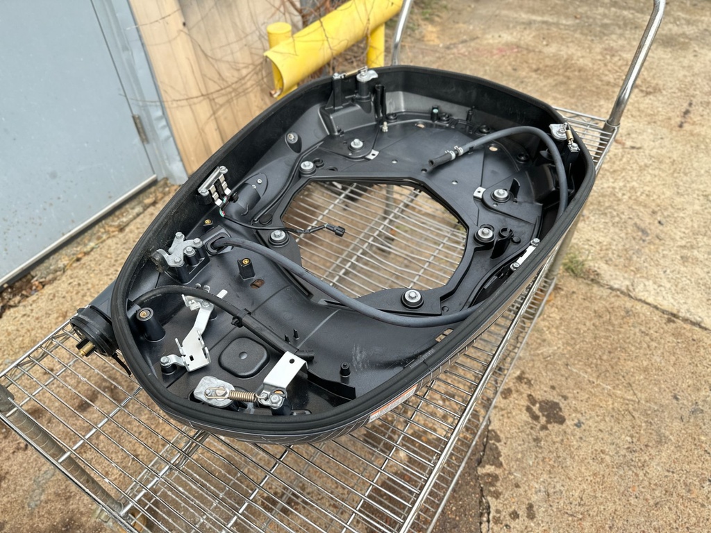 2012 Yamaha 250 HP 4 Stroke Outboard Bottom Cowling Pan 6CB-42711-01-8D OEM
