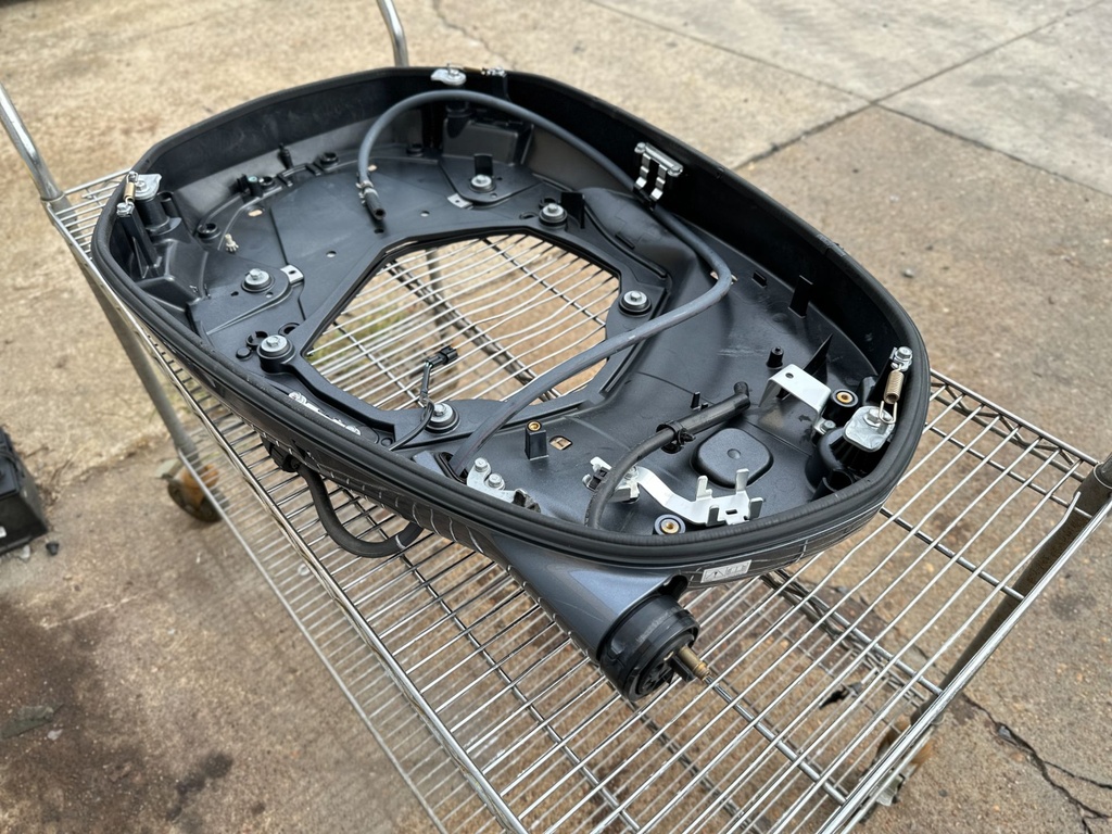 2012 Yamaha 250 HP 4 Stroke Outboard Bottom Cowling Pan 6CB-42711-01-8D OEM