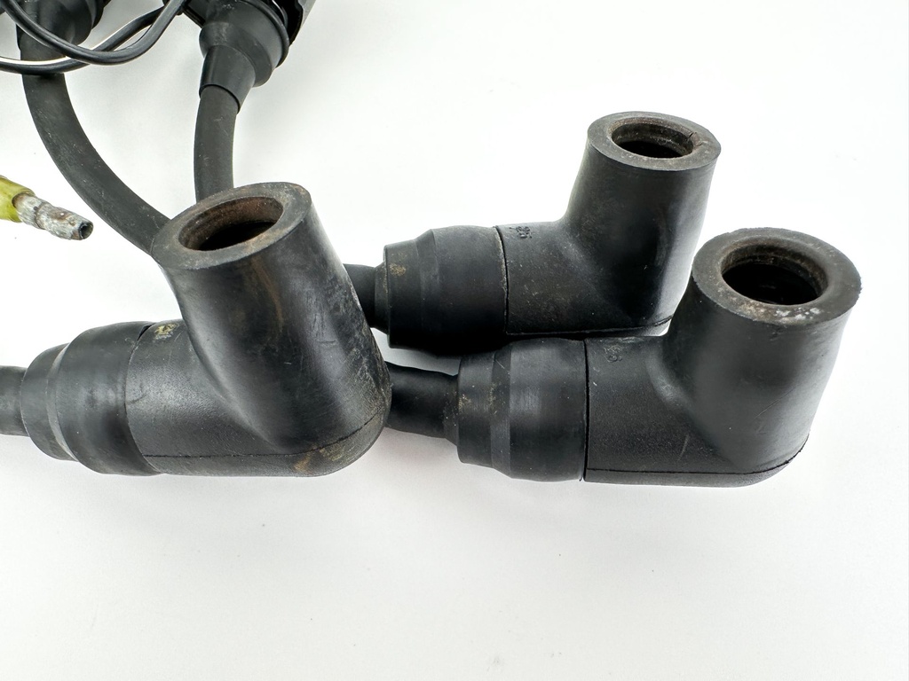 2003 Yamaha 70 HP 2 Stroke Outboard Ignition Coil Set 697-85570-00-00 OEM