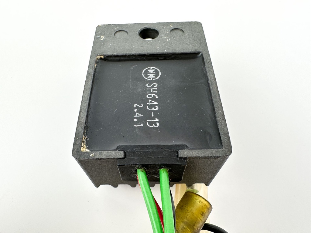 2003 Yamaha 70 HP 2 Stroke Outboard Rectifier & Regulator 6H2-81960-10-00 OEM