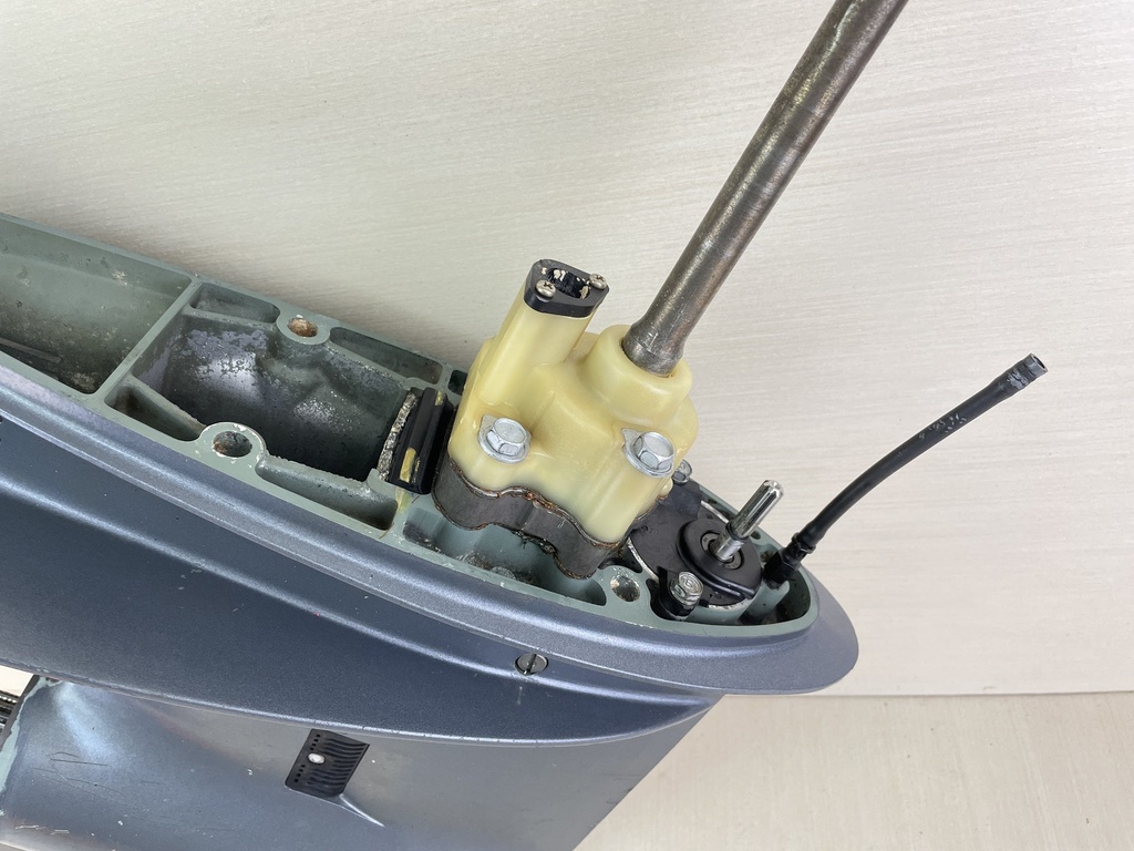 6H3-45300-17-8D Yamaha 1984-2009 20" Long Lower Unit Gear Case 60 70 HP