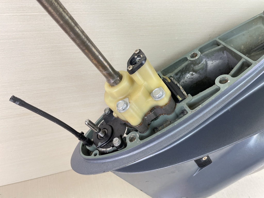 6H3-45300-17-8D Yamaha 1984-2009 20" Long Lower Unit Gear Case 60 70 HP