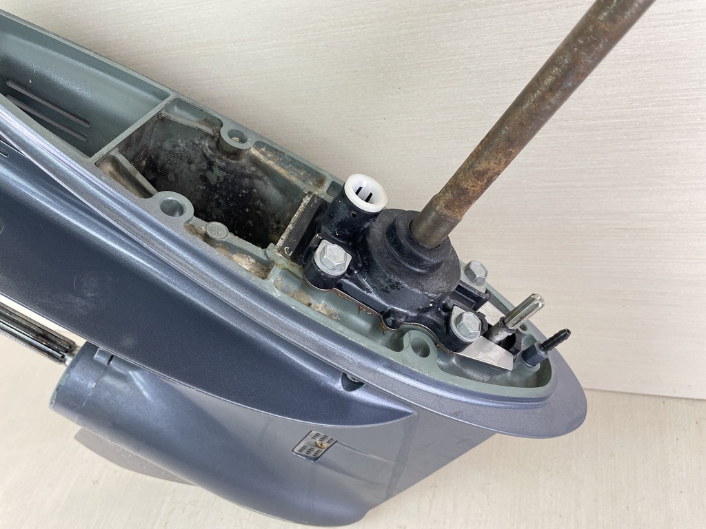 62Y-45300-53-8D Yamaha 1995-2000 4 Stroke Outboard 20" Lower Unit Gear Case 50HP