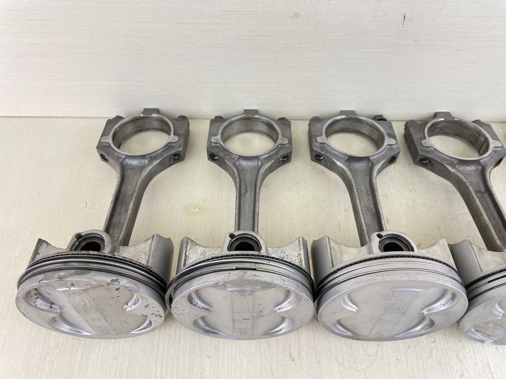 2002-2005 Yamaha 200 225 HP 4 Stroke Outboard Piston & Connecting Rod 69J-11631-00-B0