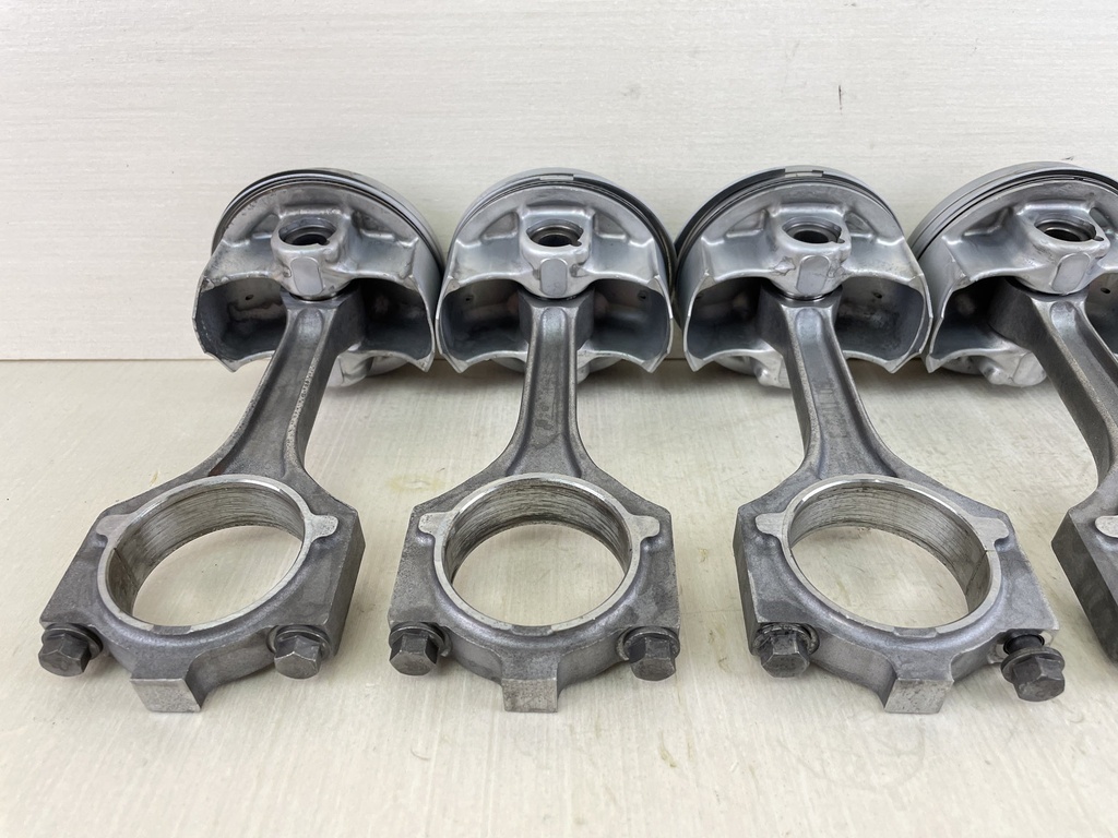 2002-2005 Yamaha 200 225 HP 4 Stroke Outboard Piston & Connecting Rod 69J-11631-00-B0