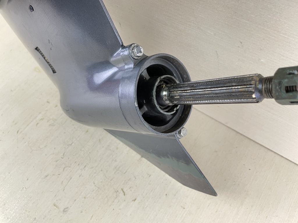 2006 Yamaha 60HP Outboard 20" Long Lower Unit Gear Case RH 69W-45300-00-4D