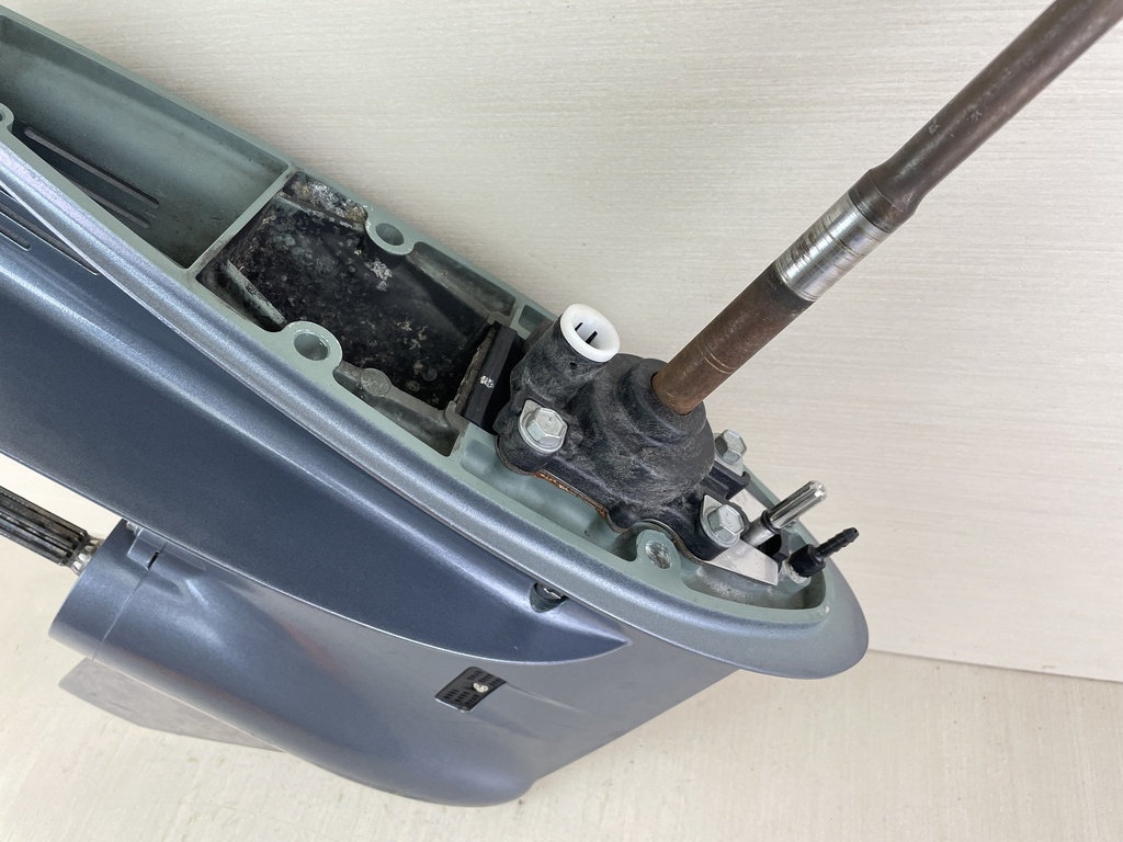 2006 Yamaha 60HP Outboard 20" Long Lower Unit Gear Case RH 69W-45300-00-4D