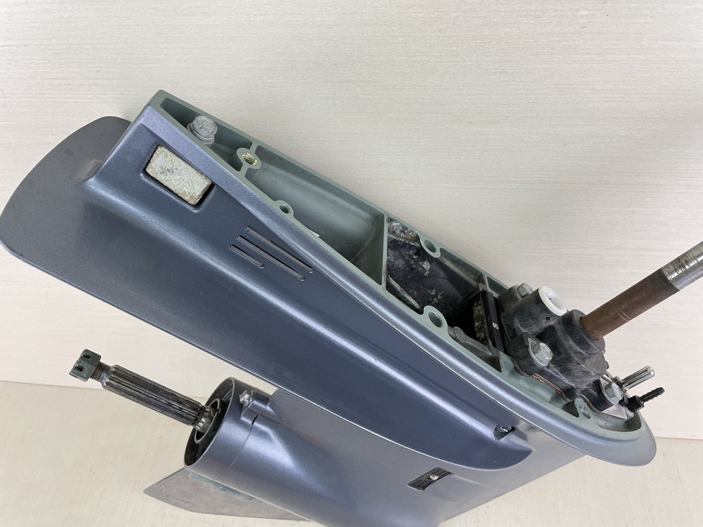 2006 Yamaha 60HP Outboard 20" Long Lower Unit Gear Case RH 69W-45300-00-4D