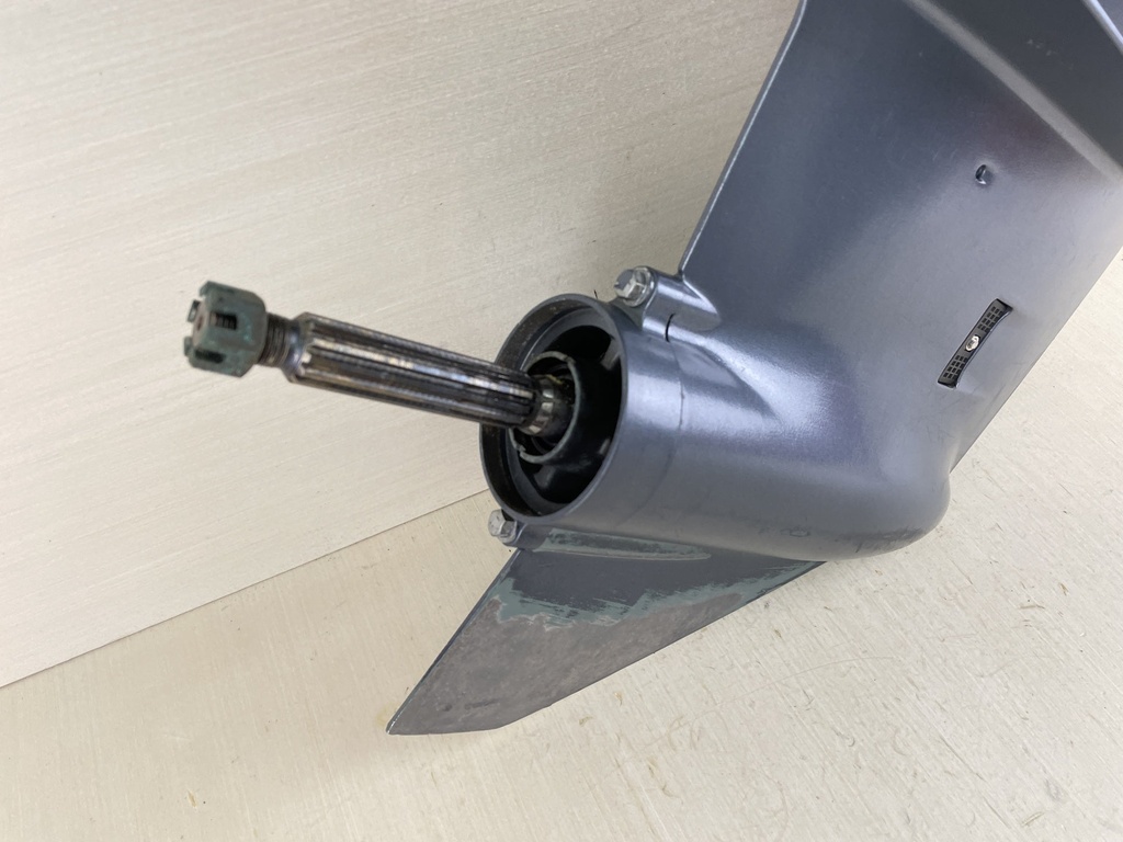 2006 Yamaha 60HP Outboard 20" Long Lower Unit Gear Case RH 69W-45300-00-4D