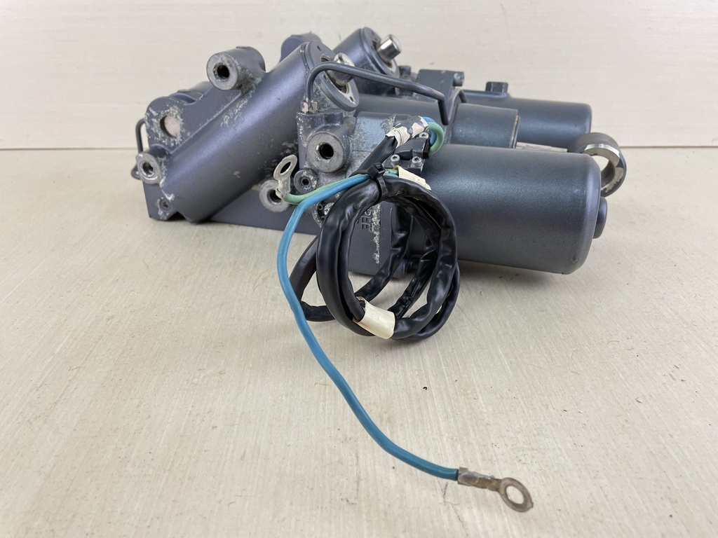 02-18 Yamaha 200 225 250 300 HP 4 Stroke Outboard Power Trim Tilt Unit 69J-43800-00-4D