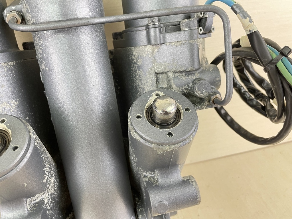 02-18 Yamaha 200 225 250 300 HP 4 Stroke Outboard Power Trim Tilt Unit 69J-43800-00-4D